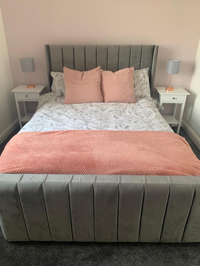 Modern 3 Bedroom Luxury Home With Private Drive Idle 외부 사진
